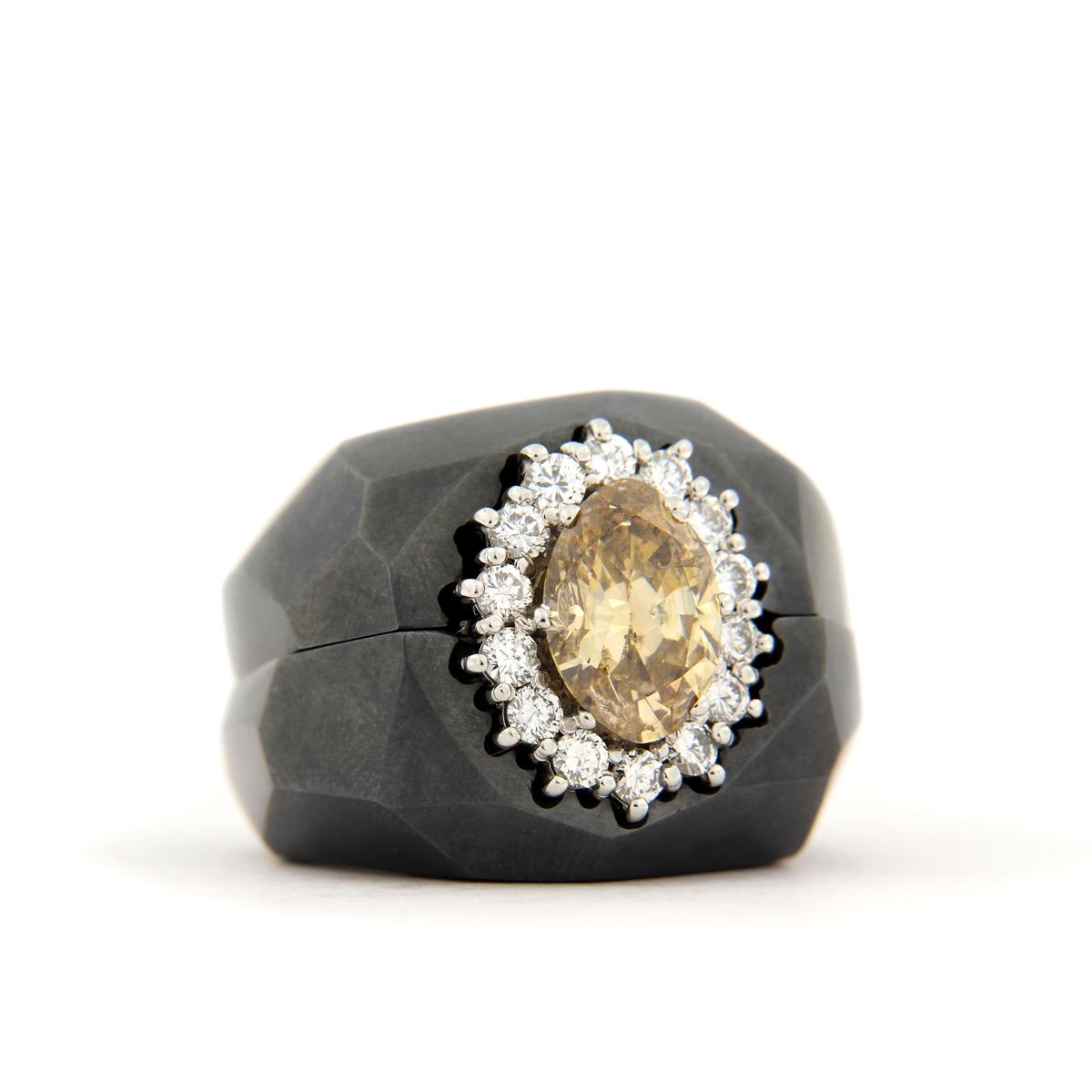 Katie g. Jewellery - Ring Casing für Ring mit braunem Diamant und weißen Brillanten