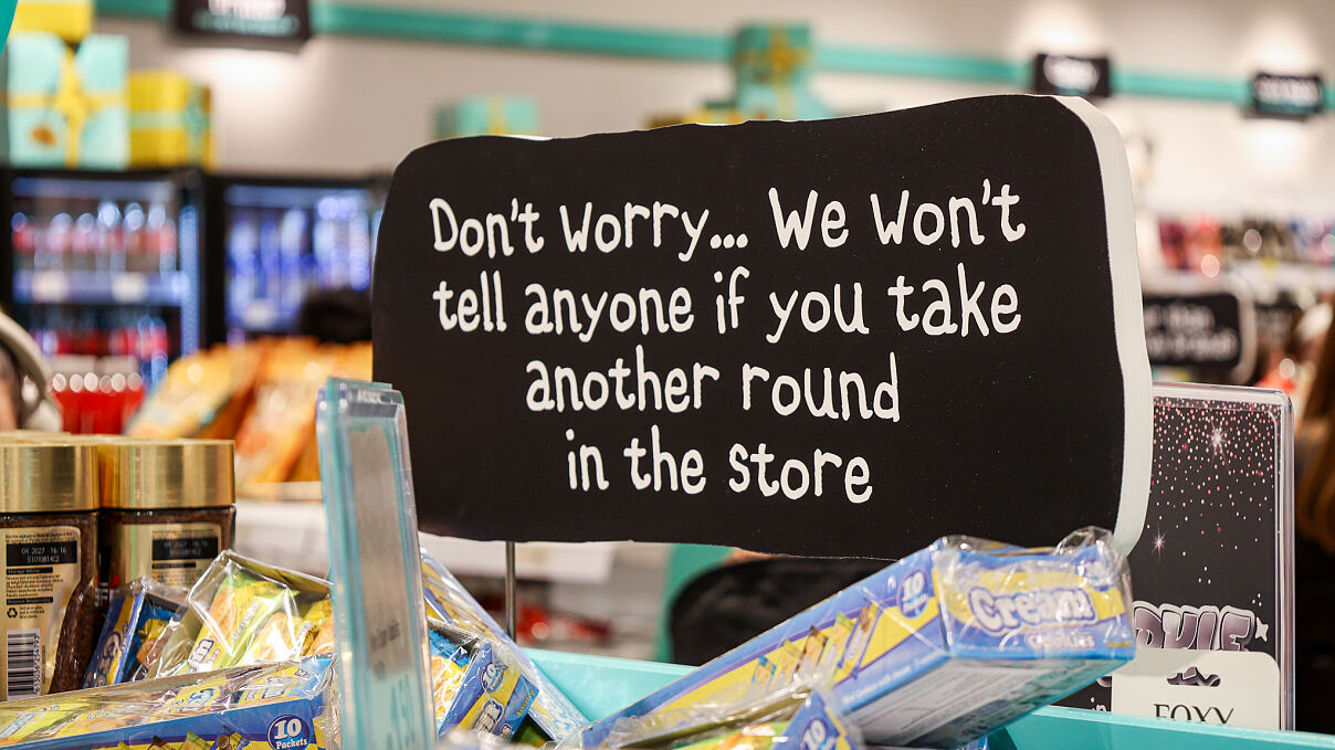 NORMAL (c) NORMAL_12