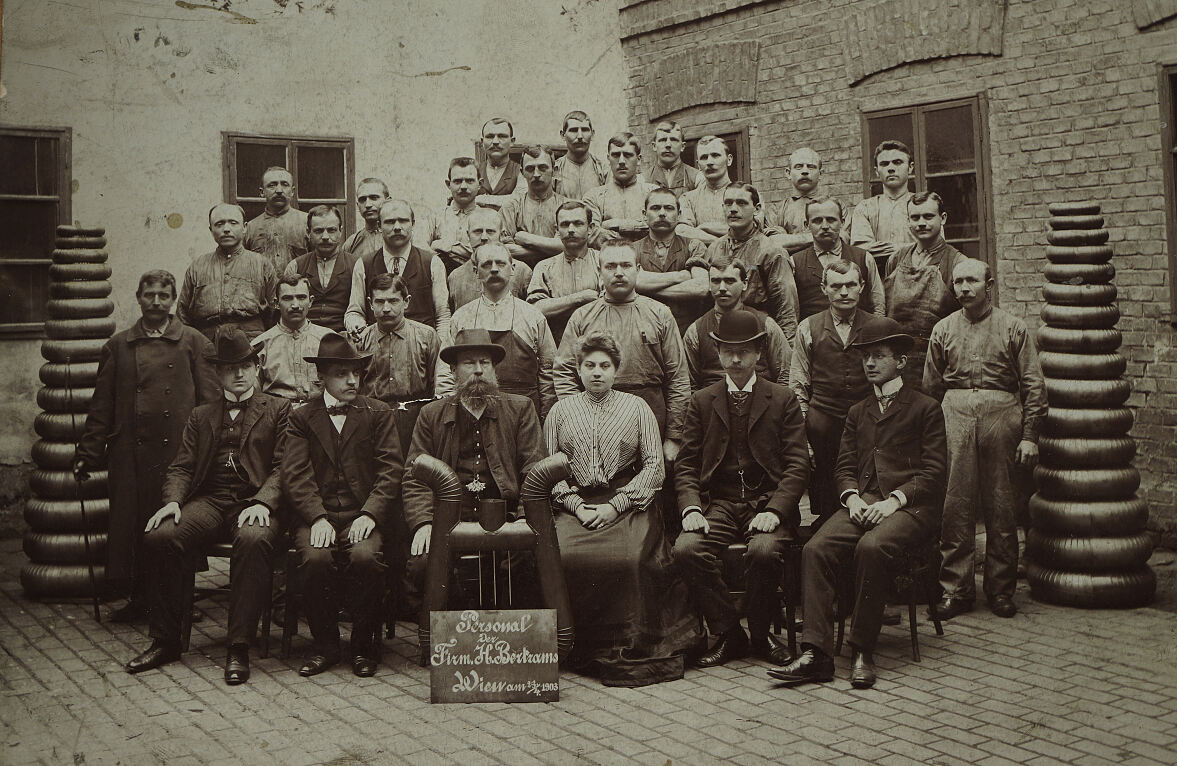 BERTRAMS_Das erste Foto der Arbeiterschaft (c) by steve haider 2014_01