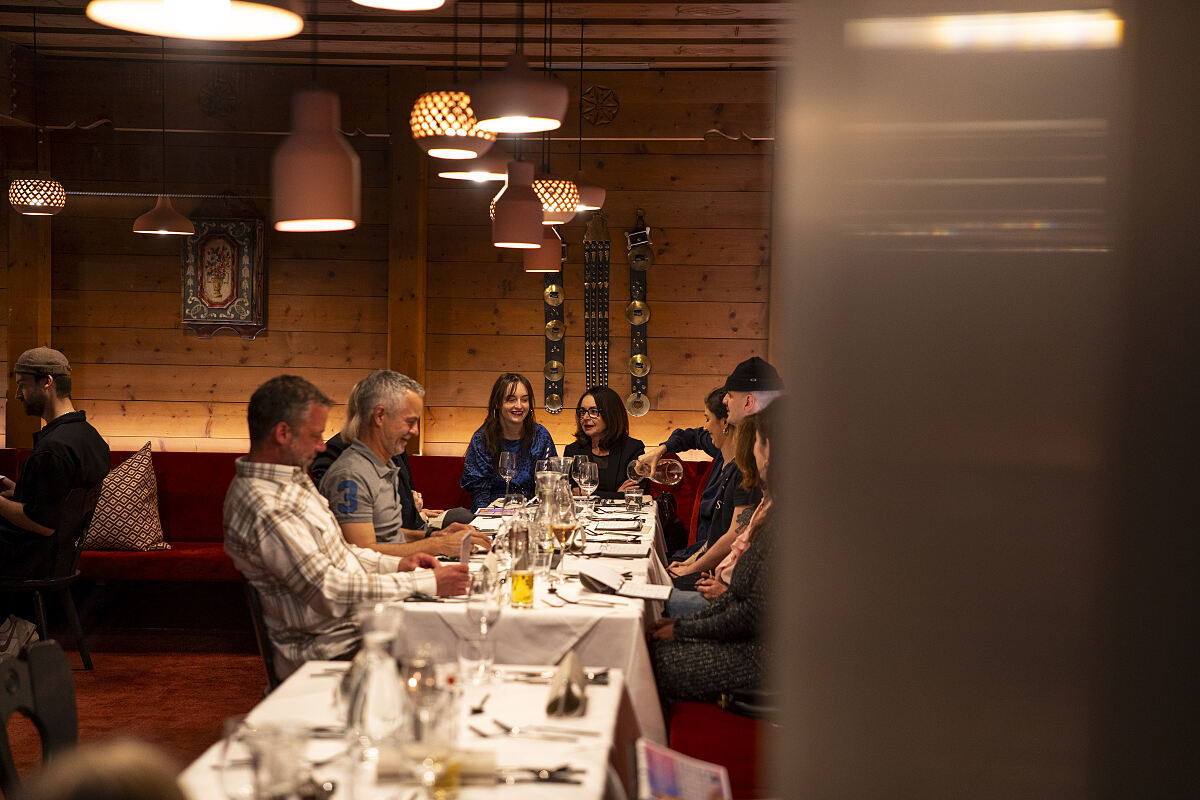 Upside Down Town Hotel – Neue Post__©momayer2175