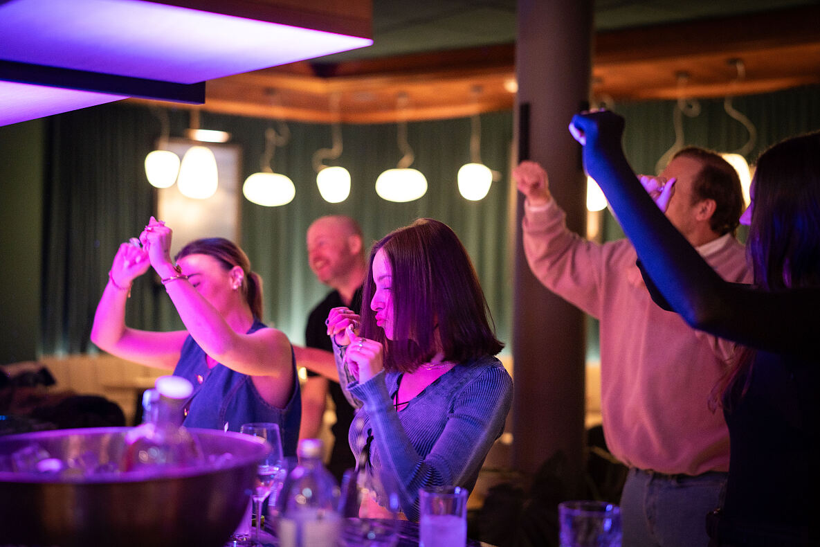 Upside Down Town Hotel – Neue Post__©momayer2450