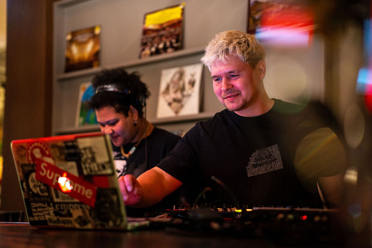 Upside Down Town Hotel – Neue Post__©momayer2457