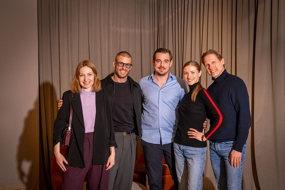 Upside Down Town Hotel – Neue Post__Julia Jelinek, Max Ortner, Darijo Vujicic, Olga Esina, Kirill Kourlaev_©momayer