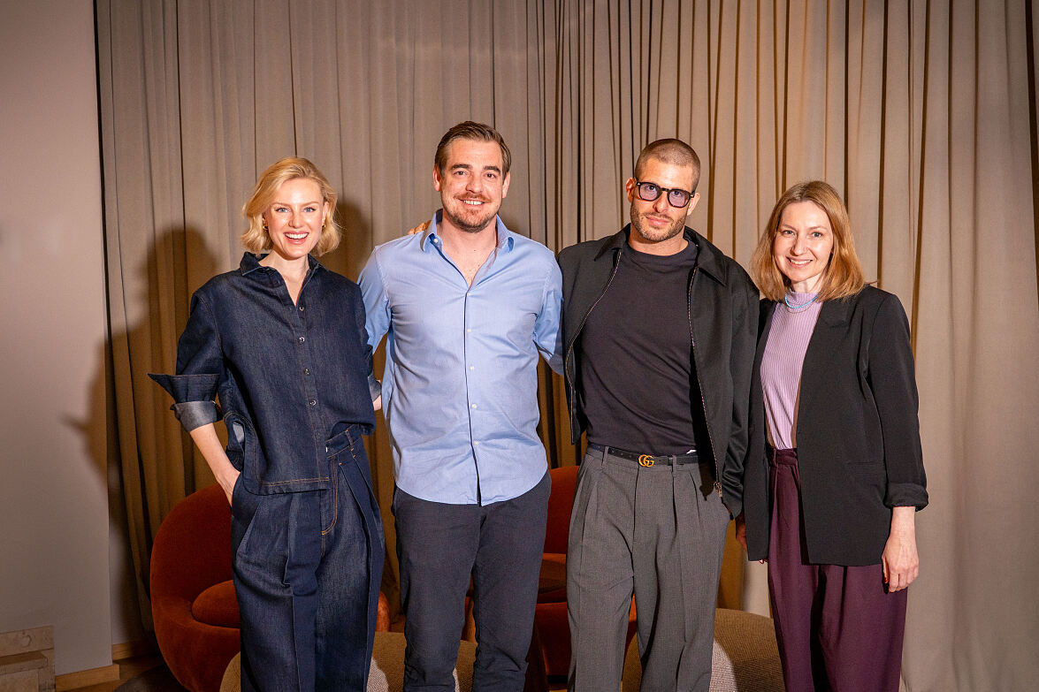 Upside Down Town Hotel – Neue Post__vlnr. Victoria Karner, Darijo Vujicic, Max Ortner, Julia Jelinek_©momayer2132
