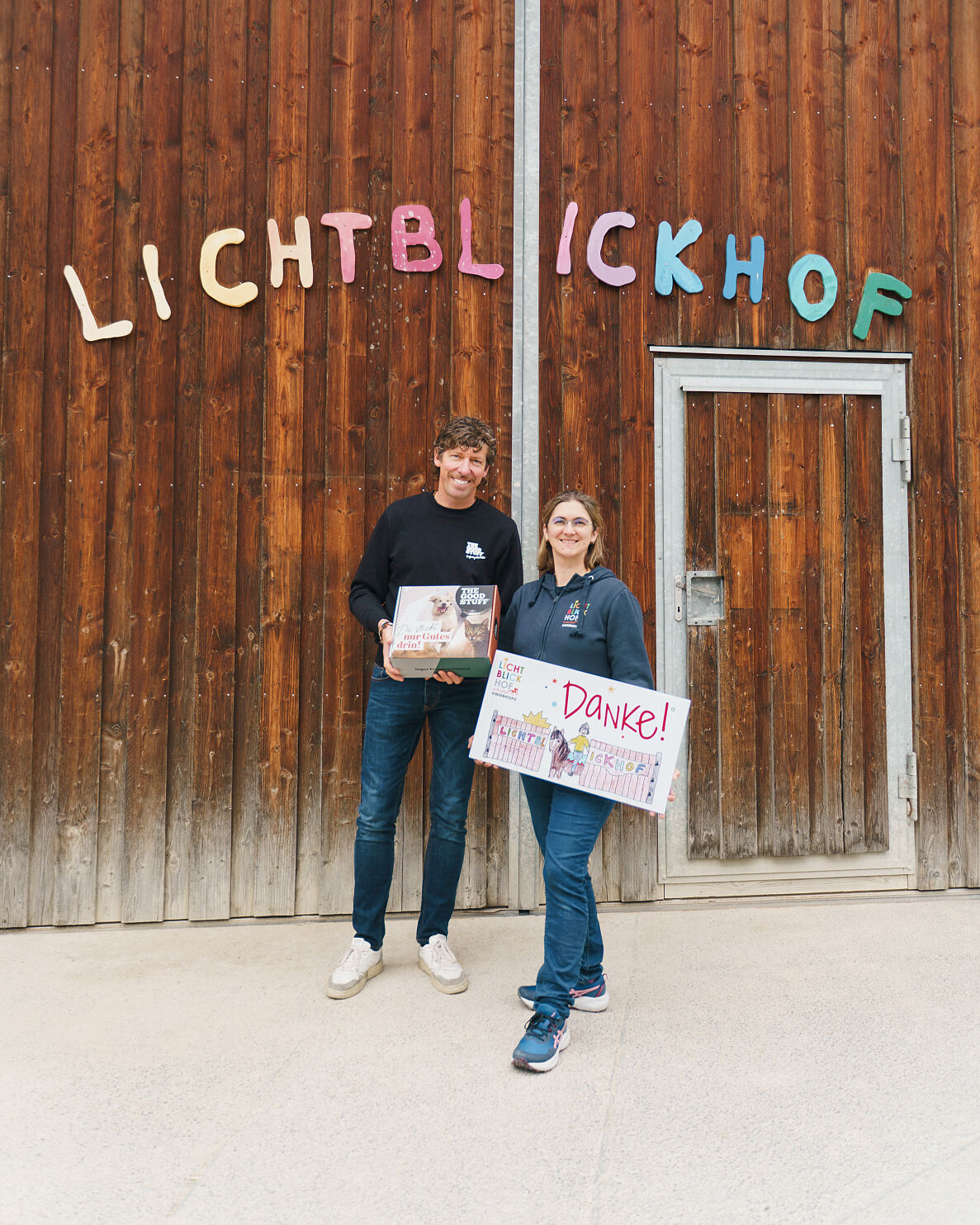 THE GOODSTUFF spendet einen Jahresvorrat Katzenfutter an den Lichtblickhof (c) Leon Moik_1