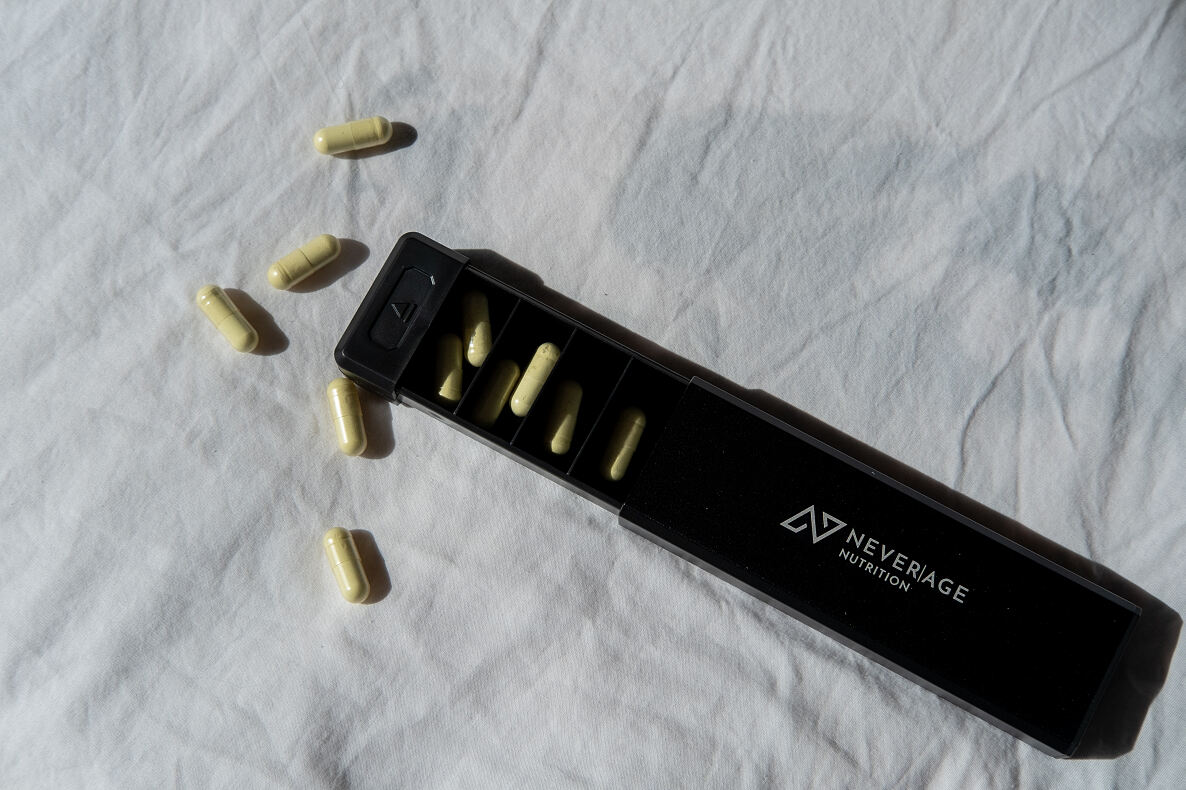 Never Age Nutrition_7 Tage Pillbox_(c) Elena Soroka_EUR 20_2