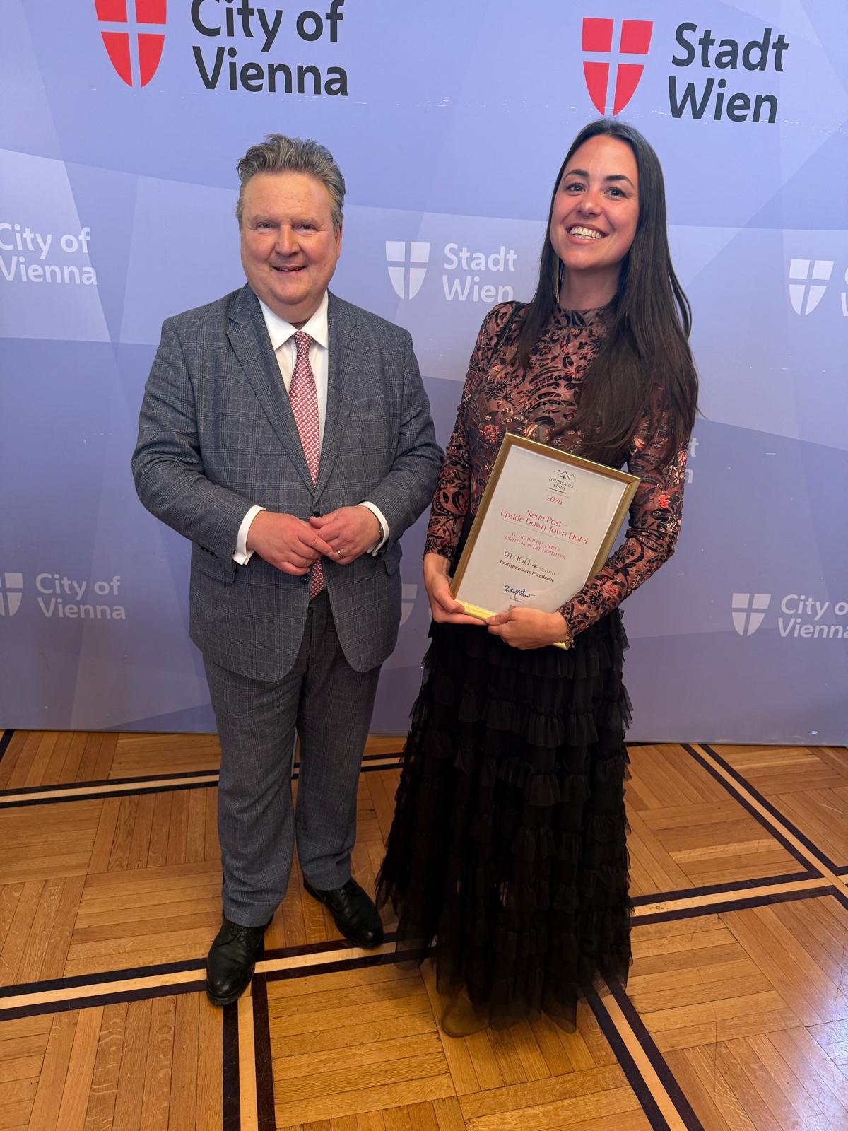 Tourismusstars 2026 #very.austria_vlnr. Michael Ludwig, Nadia Bruckner_(c) Upside Down Town Hotel – Neue Post_1