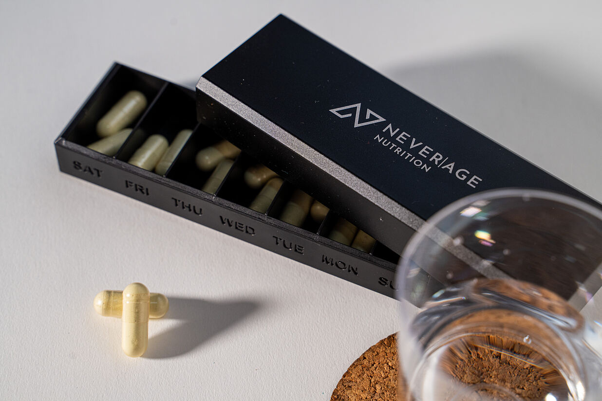 Never Age Nutrition_7 Tage Pillbox_(c) Elena Soroka_EUR 20_1