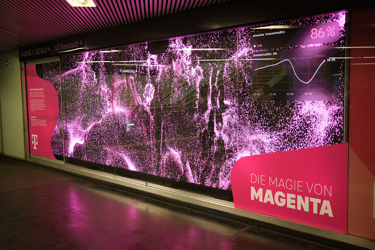 Magenta Art Spaces_Felix Reiterer_Live Data Installation_U-Bahn Station Karlsplatz_Treppenaufgang (c) Thomas Unterberger, wardanetwork.at_2