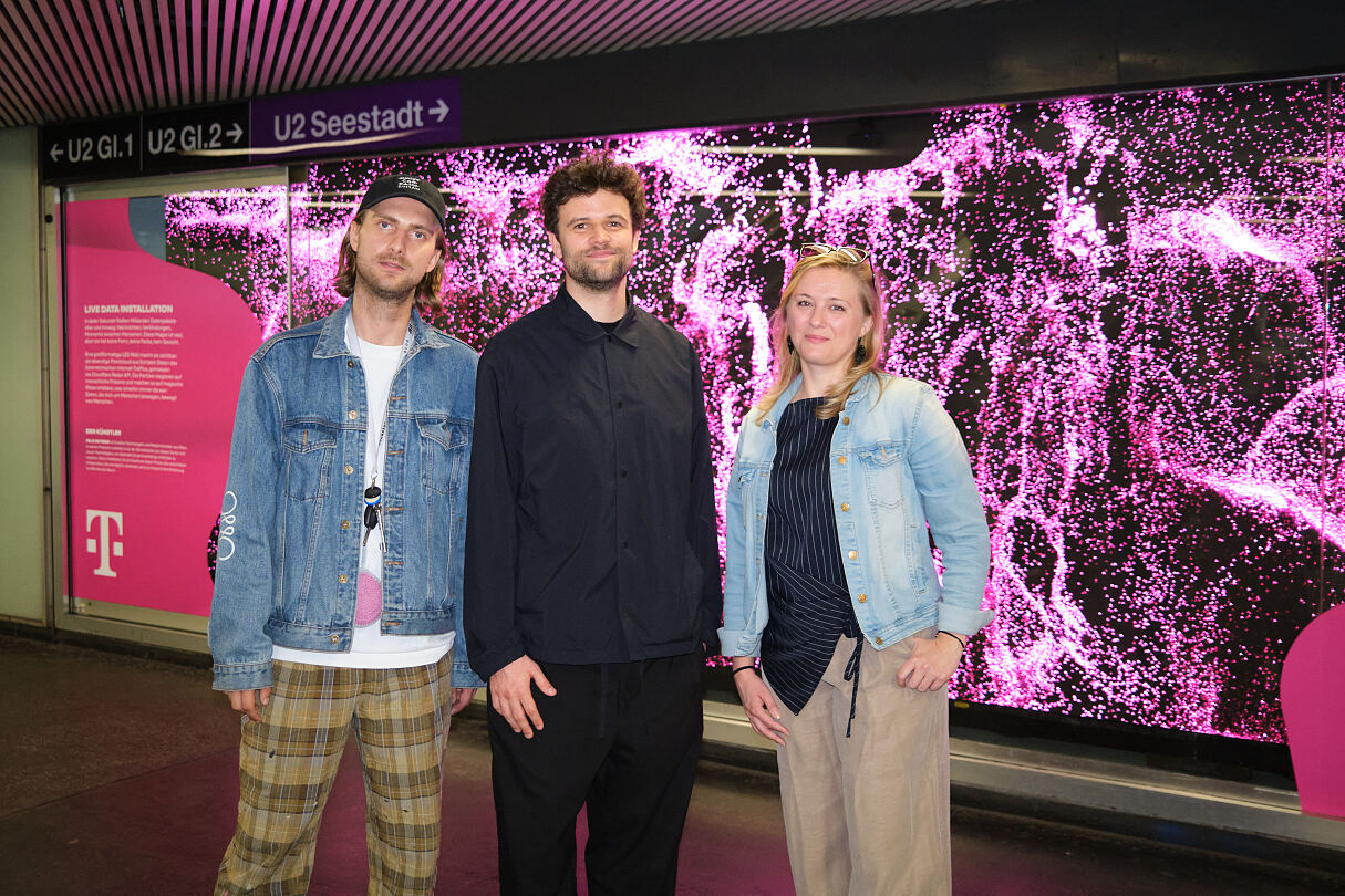 Magenta Art Spaces_Künstlerische Intelligenz im öffentlichen Raum_vlnr. Künstler Marcin Glod, Künstler Felix Reiterer, Künstlerin Stephanie Meisl (c) Thomas Unterberger, wardanetwork.at