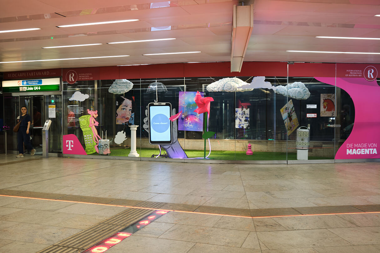 Magenta Art Spaces_Marcin Glod_Happy Signal_U-Bahn Station Karlsplatz_Opernpassage rechts (c) Thomas Unterberger, wardanetwork.at_6