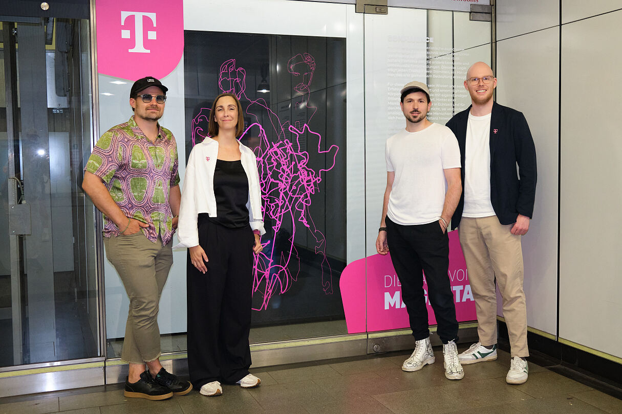 Magenta Art Spaces_Martin Tardy_Confluence_vlnr. Eugen Prosquill; Warda Network CEO, Barbara Klinser-Kammerzelt; Magenta VP Brand & MarCom, Künstler Martin Tardy, Paul von Groote; Magenta Presseprecher (c)Thomas Unterberger, wardanetwork.at_1