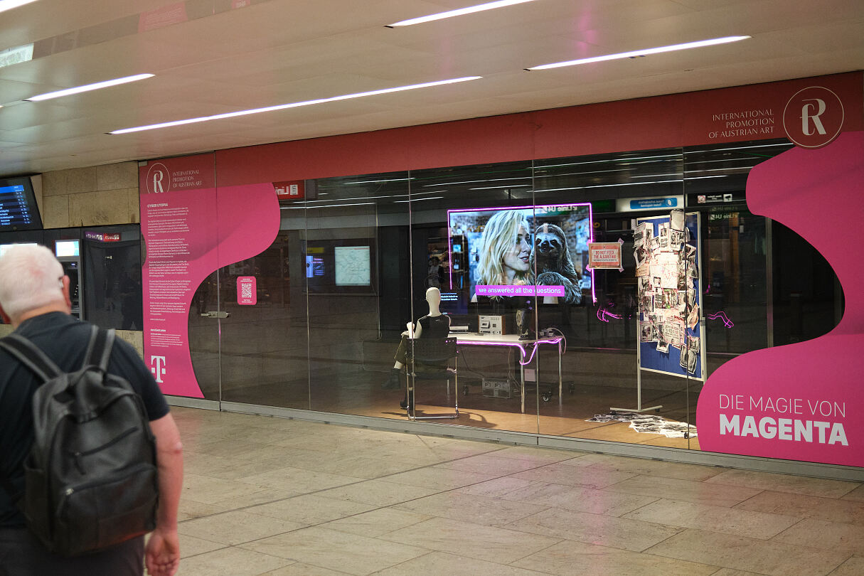 Magenta Art Spaces_Stephanie Meisl_Cyber Utopia_U-Bahn Station Karlsplatz_Opernpassage links (c) Thomas Unterberger, wardanetwork.at_2