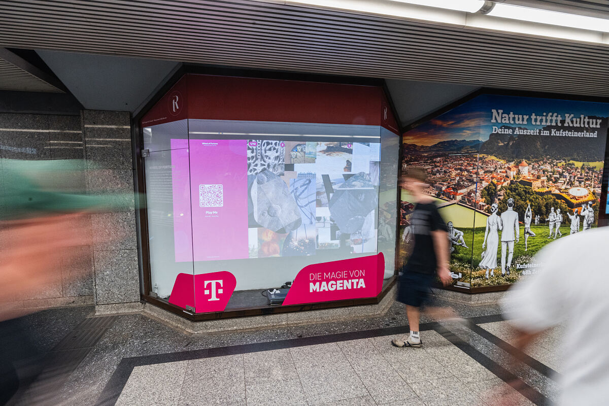Magenta Art Spaces_Sebastian Schager_Wheel of Fortune_U-Bahn Station Volkstheater (c) Michael Stanzer, wardanetwork.at_1
