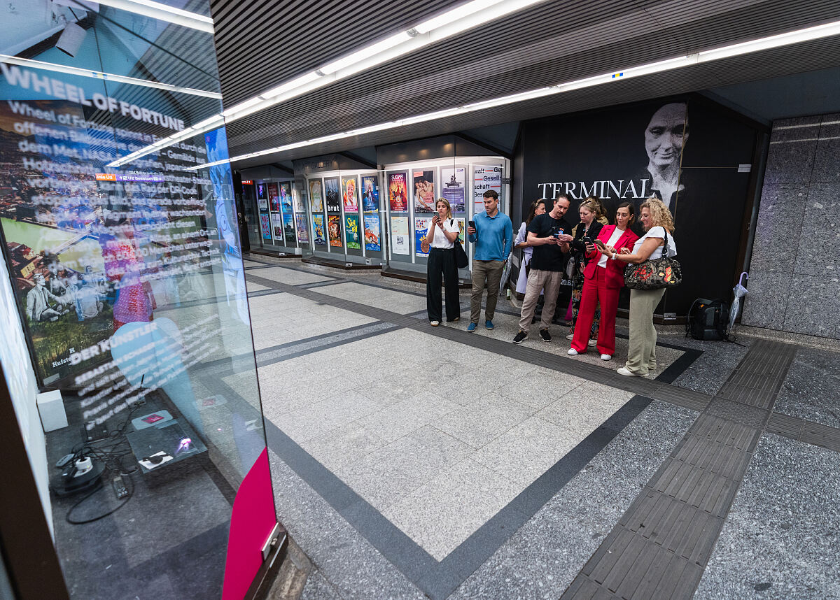 Magenta Art Spaces_Sebastian Schager_Wheel of Fortune_U-Bahn Station Volkstheater (c) Michael Stanzer, wardanetwork.at_2