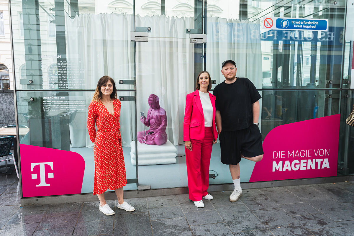 Magenta Art Spaces_Thomas Waidhofer_iBuddha_vlnr. Jasmine Strondl; Warda Network, Barbara Klinser-Kammerzelt; Magenta VP Brand & MarCom; Künstler Thomas Waidhofer (c) Michael Stanzer, wardanetwork.at