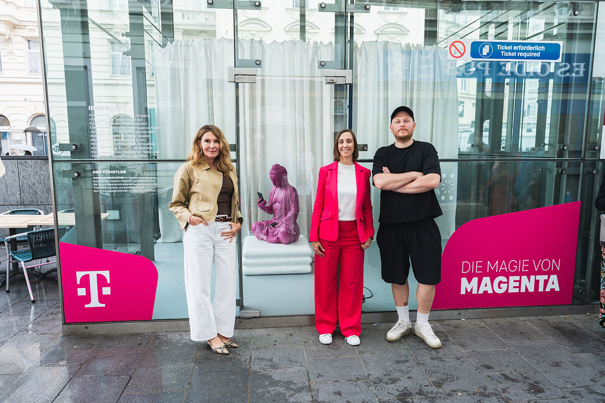 Magenta Art Spaces_Thomas Waidhofer_iBuddha_vlnr. Nicole Adler; For Women Only Network, Barbara Klinser-Kammerzelt; Magenta VP Brand & MarCom; Künstler Thomas Waidhofer (c) Michael Stanzer, wardanetwork.at_1