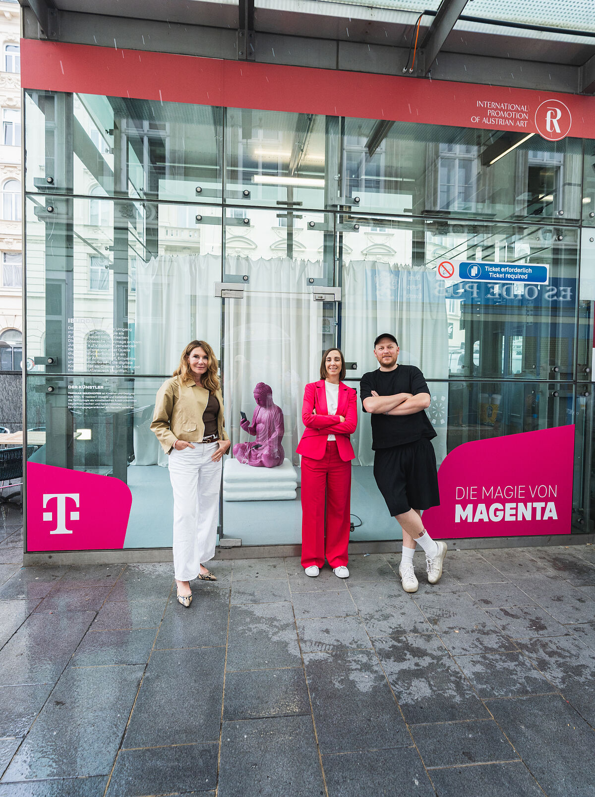 Magenta Art Spaces_Thomas Waidhofer_iBuddha_vlnr. Nicole Adler; For Women Only Network, Barbara Klinser-Kammerzelt; Magenta VP Brand & MarCom; Künstler Thomas Waidhofer (c) Michael Stanzer, wardanetwork.at_2