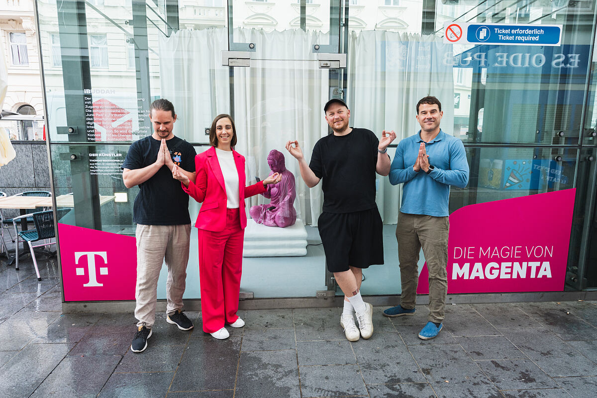 Magenta Art Spaces_Thomas Waidhofer_iBuddha_vlnr. Sebastian Schager; Barbara Klinser-Kammerzelt; Magenta VP Brand & MarCom, Thomas Waidhofer, Alexander Gänsdorfer; Warda Network Director Strategy (c) Michael Stanzer, wardanetwork.at_1