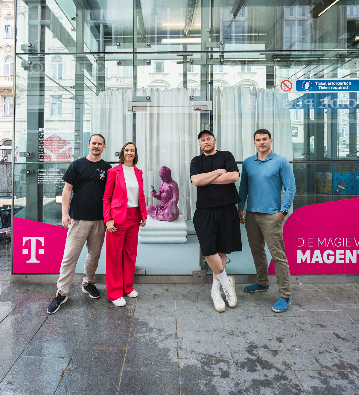 Magenta Art Spaces_Thomas Waidhofer_iBuddha_vlnr. Sebastian Schager; Barbara Klinser-Kammerzelt; Magenta VP Brand & MarCom, Thomas Waidhofer, Alexander Gänsdorfer; Warda Network Director Strategy (c) Michael Stanzer, wardanetwork.at_3