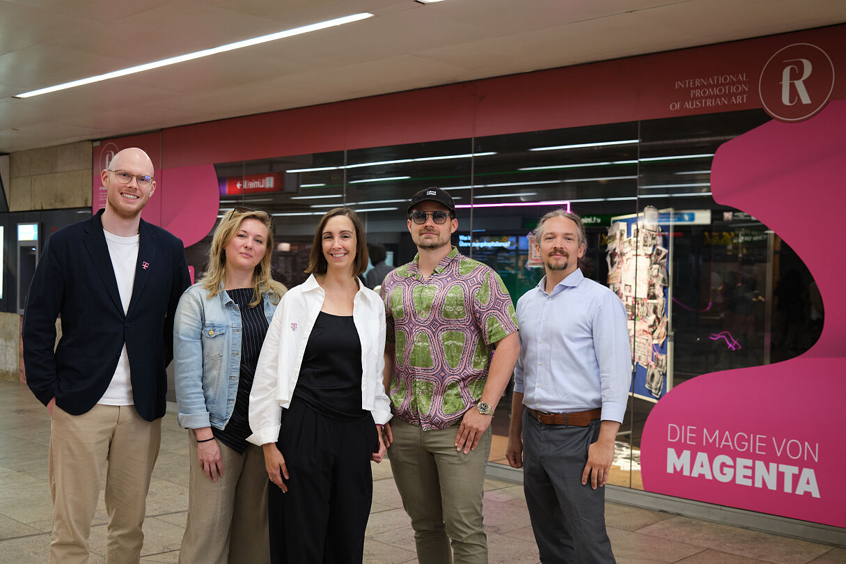 Magenta Art Spaces_vlnr. Paul von Groote; Magenta Pressesprecher, Stephanie Meisl, Barbara Klinser-Kammerzelt; Magenta VP Brand & MarCom, Eugen Prosquill, Manuel Gras; Obmann des Vereins Red Carpet Art Award (c) Thomas Unterberger, wardanetwork.at