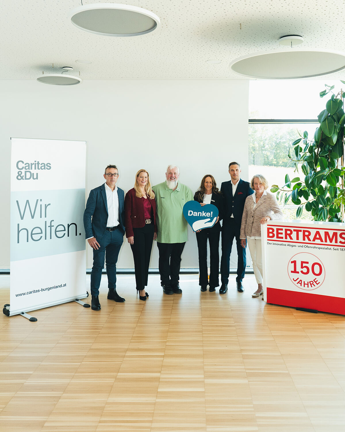 BERTRAMS x CARITAS_Pressekonferenz Wärme schenken_13.10.2026_Johann Steurer, Daniela Winkler, Norbert Filipitsch, Petra Frank, Martin Wolfram, Hermine Rosen (c) MOIKMEDIA _ Leon Moik22