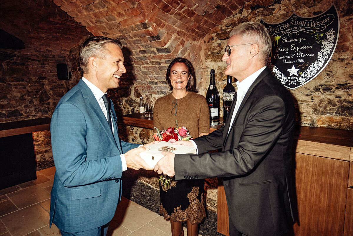 sehen!wutscher_vlnr. Wirtschaftsminister Wolfgang Hattmannsdorfer, Angela Wutscher, Fritz Wutscher_(c) Markus Mansi