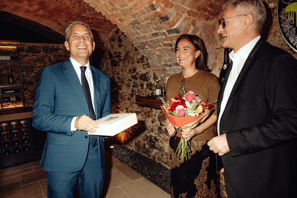 sehen!wutscher_vlnr. Wirtschaftsminister Wolfgang Hattmannsdorfer, Angela Wutscher, Fritz Wutscher_(c) Markus Mansi_1