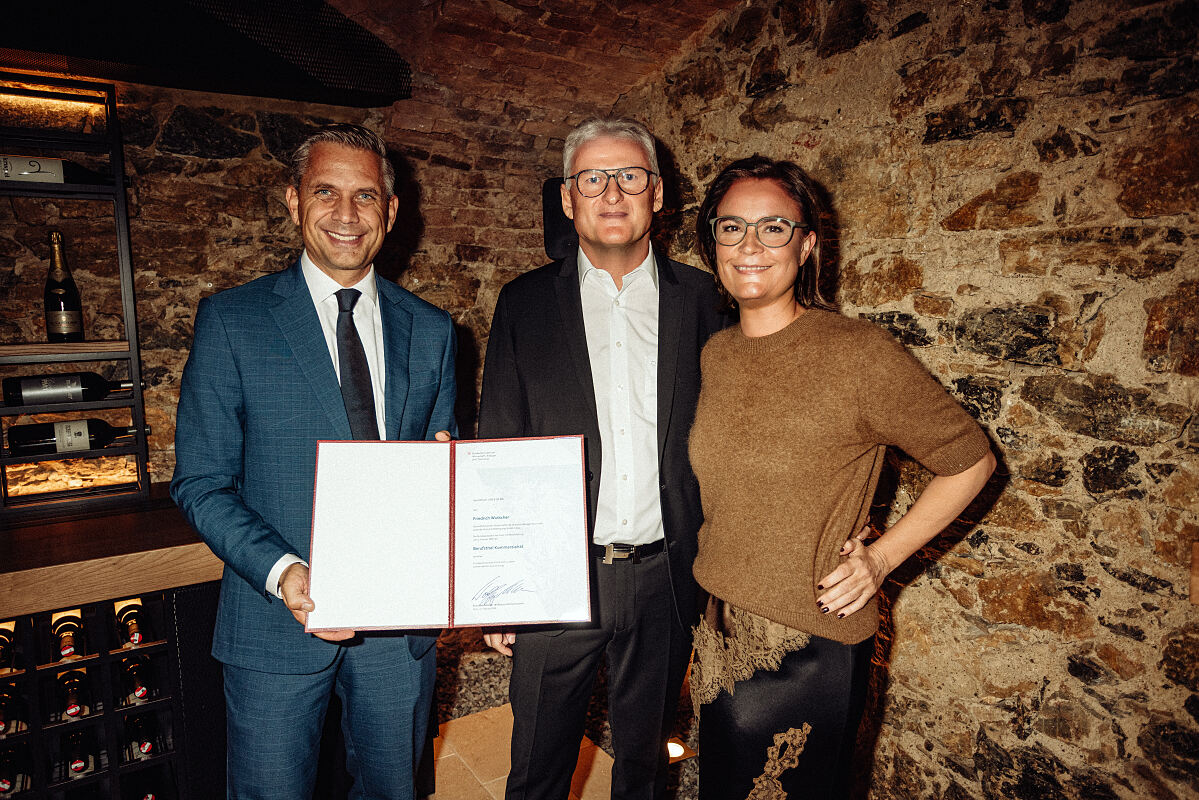 sehen!wutscher_vlnr. Wirtschaftsminister Wolfgang Hattmannsdorfer, Fritz Wutscher, Angela Wutscher_(c) Markus Mansi_3
