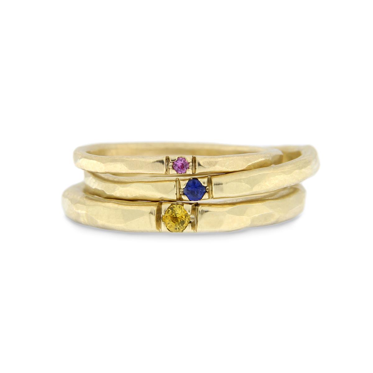 Katie g. Jewellery - Hammered Ring in 14kt. Chamapgnergold mit diversen Farb-Edelsteinen