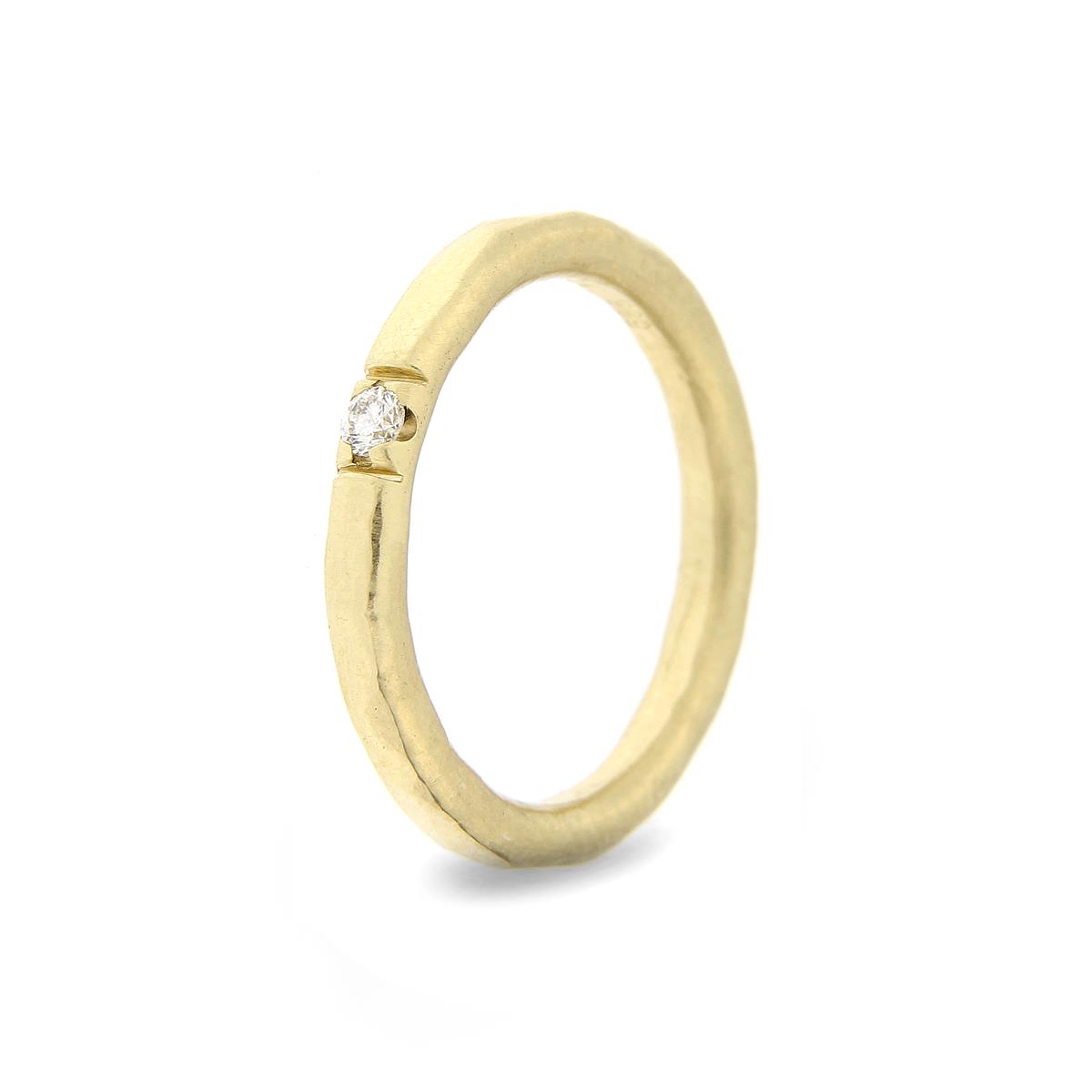 Katie g. Jewellery - Hammered Ring 2,5mm - Champ Gold 1 + 1 Diamond