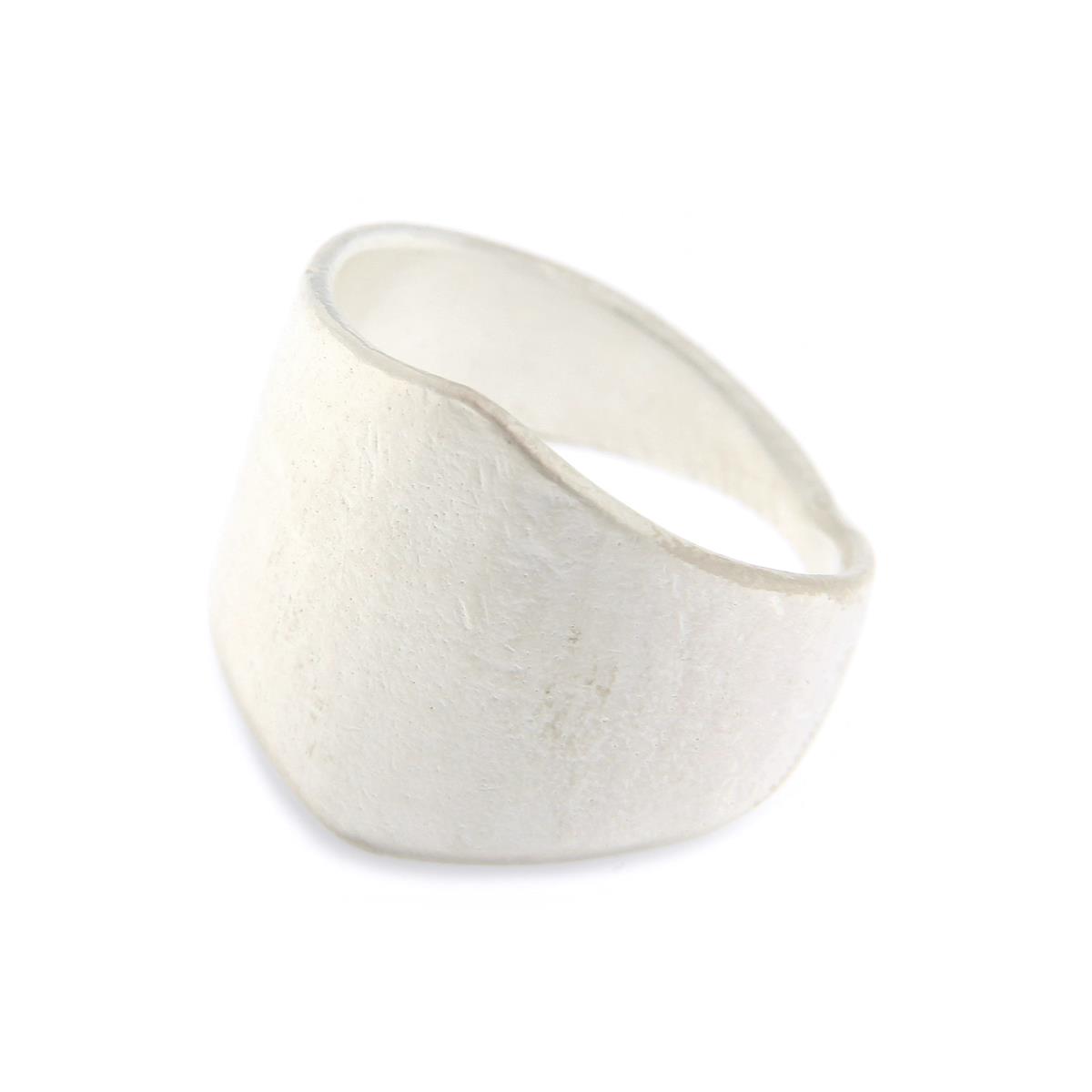 Katie g. Jewellery - Shield Ring - sterling silber - matt weiß - 150€