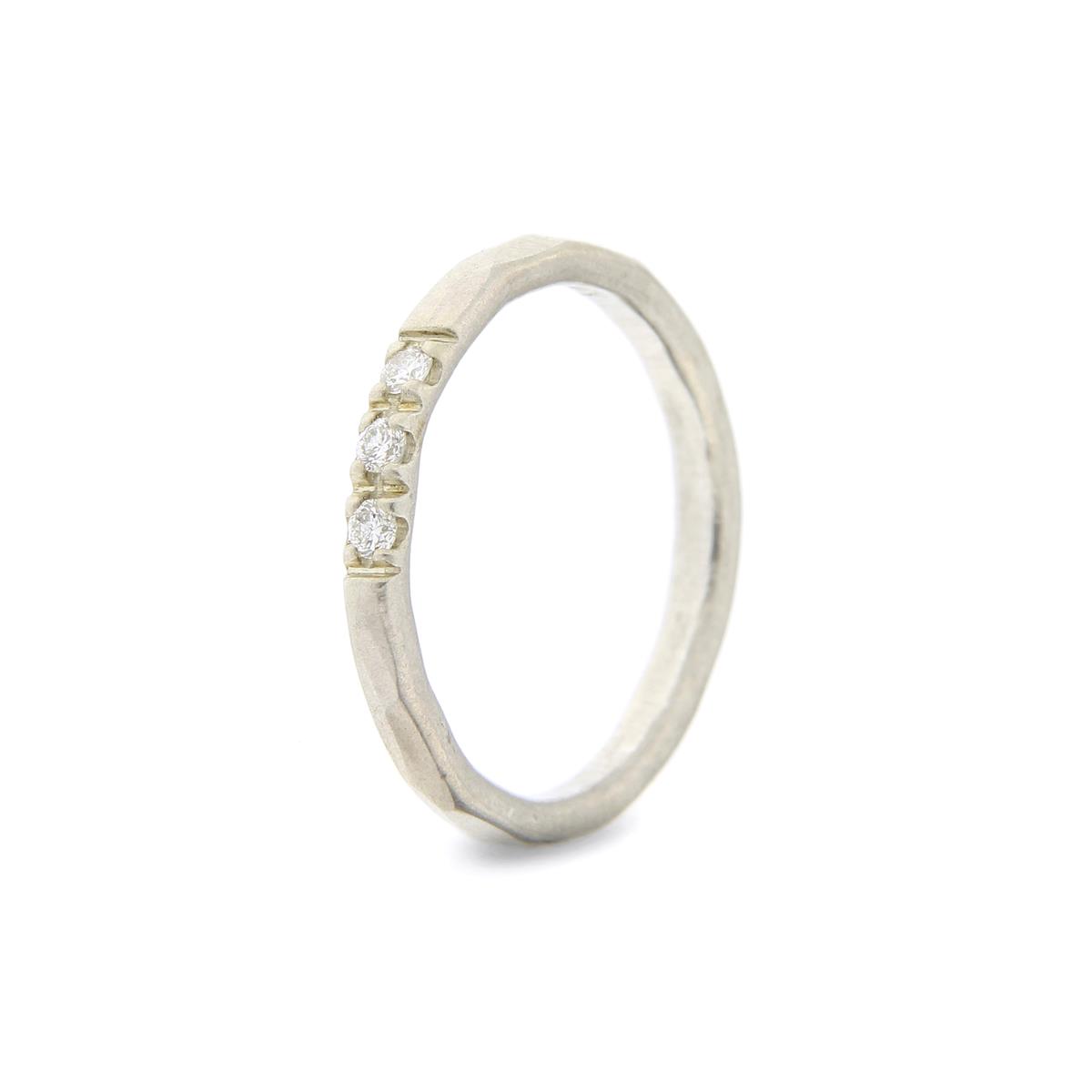 Katie g. Jewellery - Hammered Ring 2,0mm - sterling silber + 3 brillanten - Ring um 80€ und pro Brillant 90€ - mehrere Brillanten auch möglich