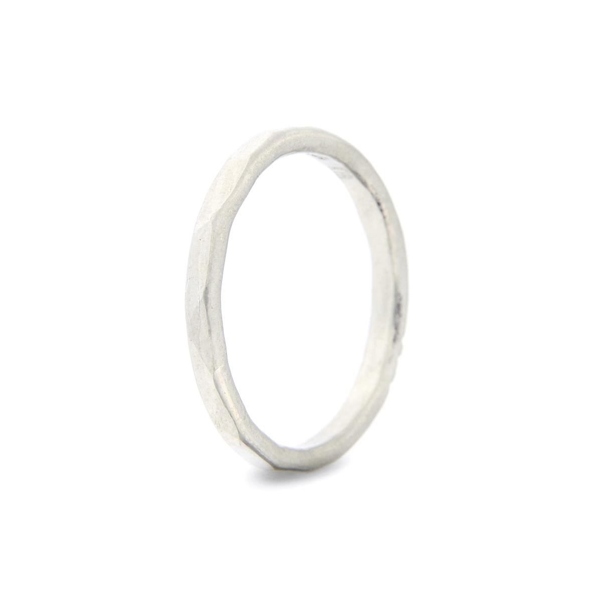 Katie g. Jewellery_Hammered Ring 2,0mm - Silber