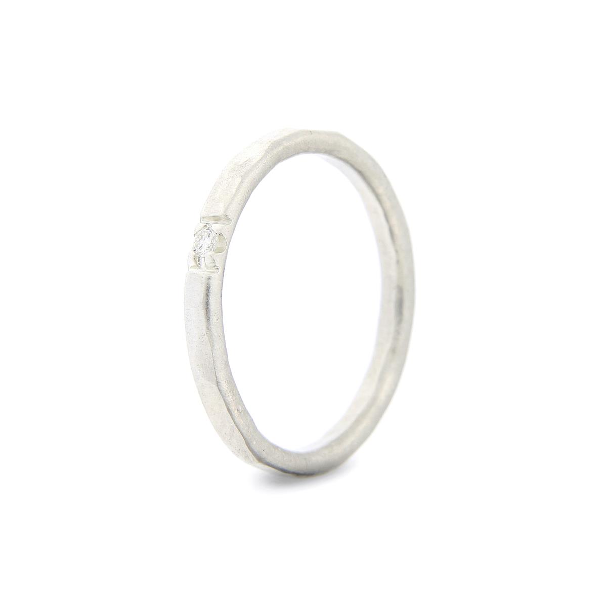 Katie g. Jewellery_Hammered Ring 2,0mm - Silber + 1 Brillant