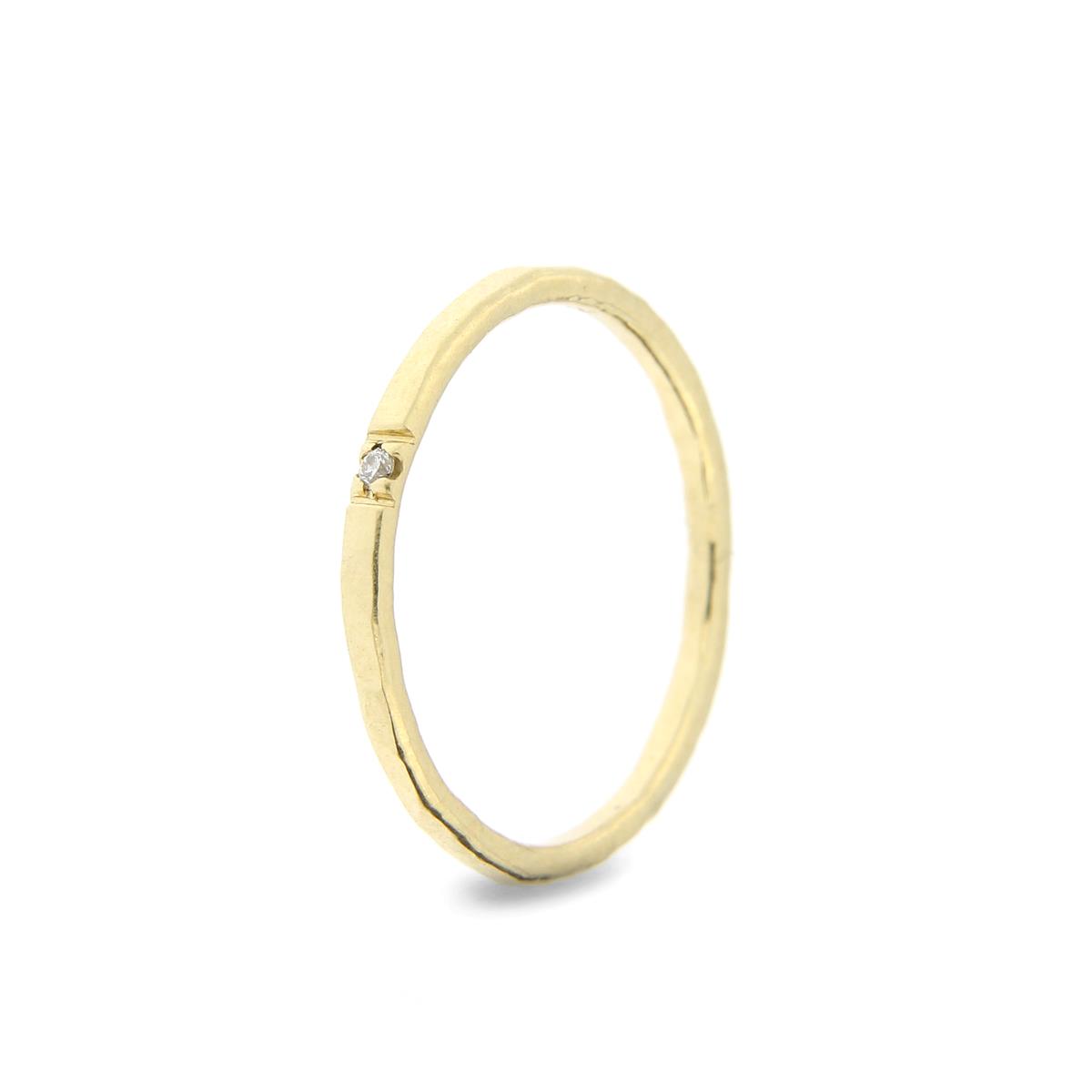 Katie g. Jewellery - aaa - Hammered Ring 1,5mm - Champagnergold 2 + 1 Diamond