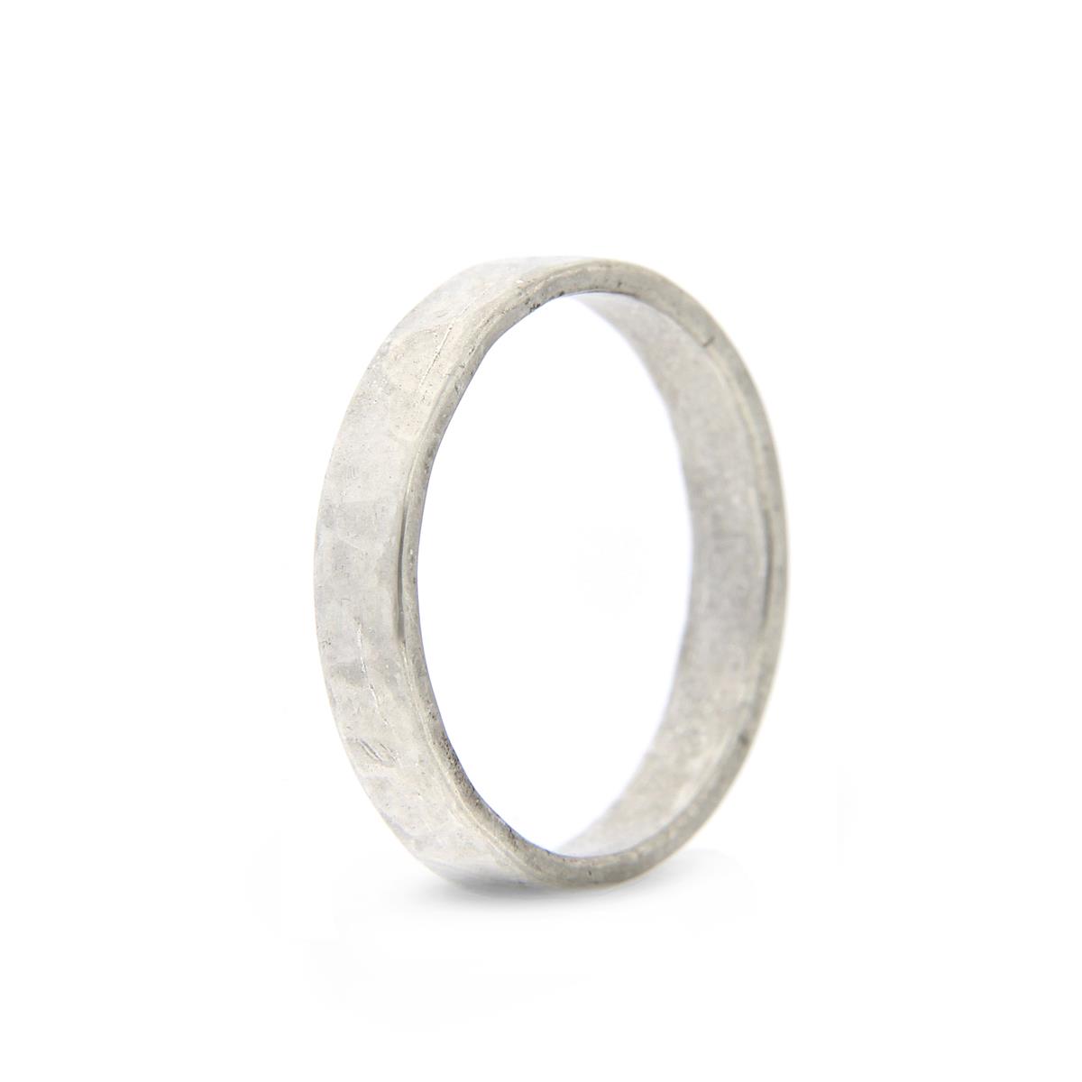 Katie g. Jewellery_Wide hammered Ring - Silber