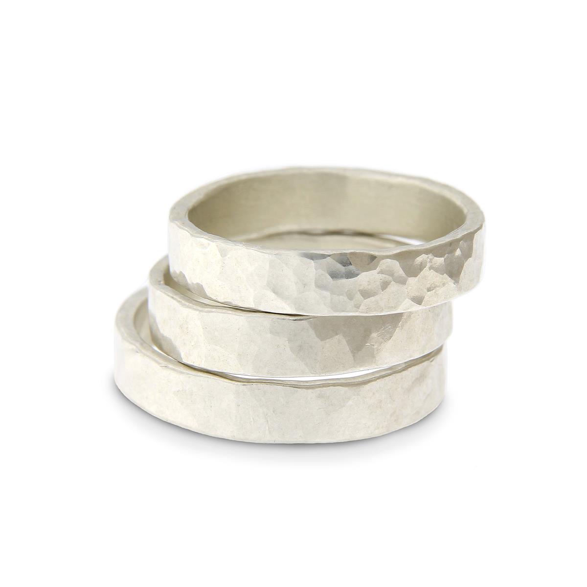 Katie g. Jewellery_Wide hammered Rings 4,5mm - Silver