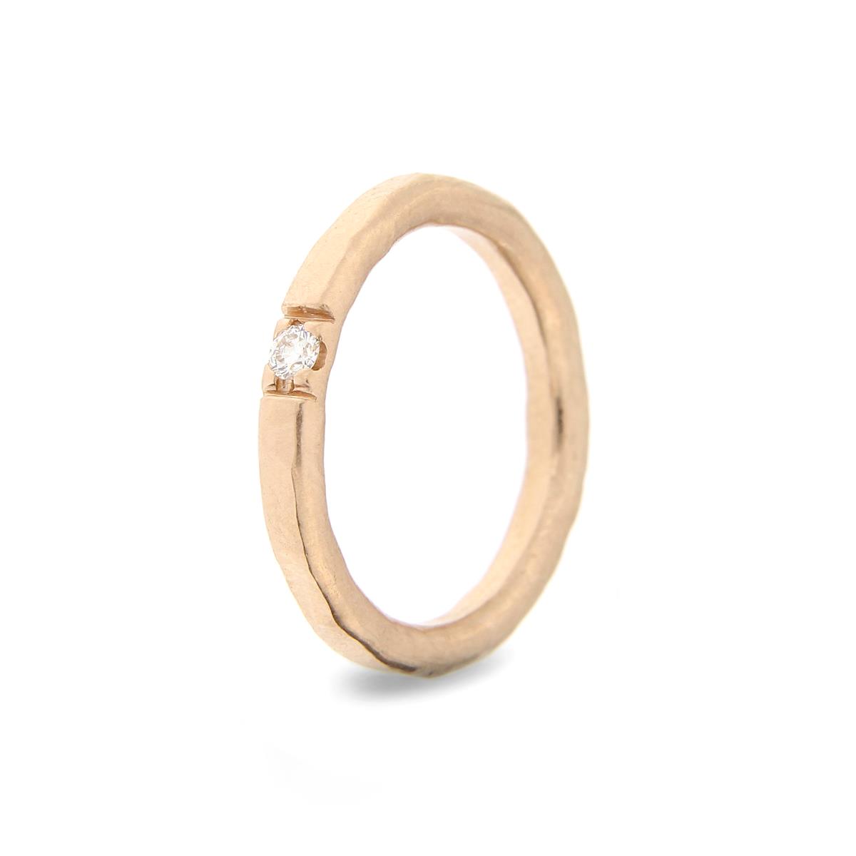 Katie g. Jewellery_Hammered Ring 2,5mm - Rosé Gold 3 + 1 Diamond