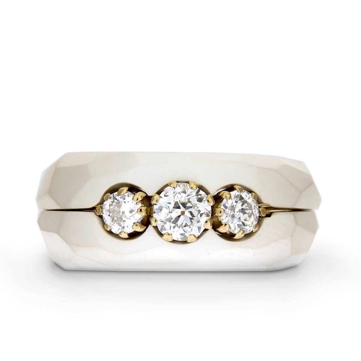 Katie g. Jewellery - Freisteller Ring Casing