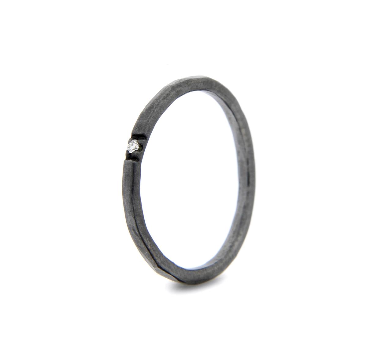 Katie g. Jewellery - Hammered Ring 1,5mm - Black 2 + 1 DIAMOND