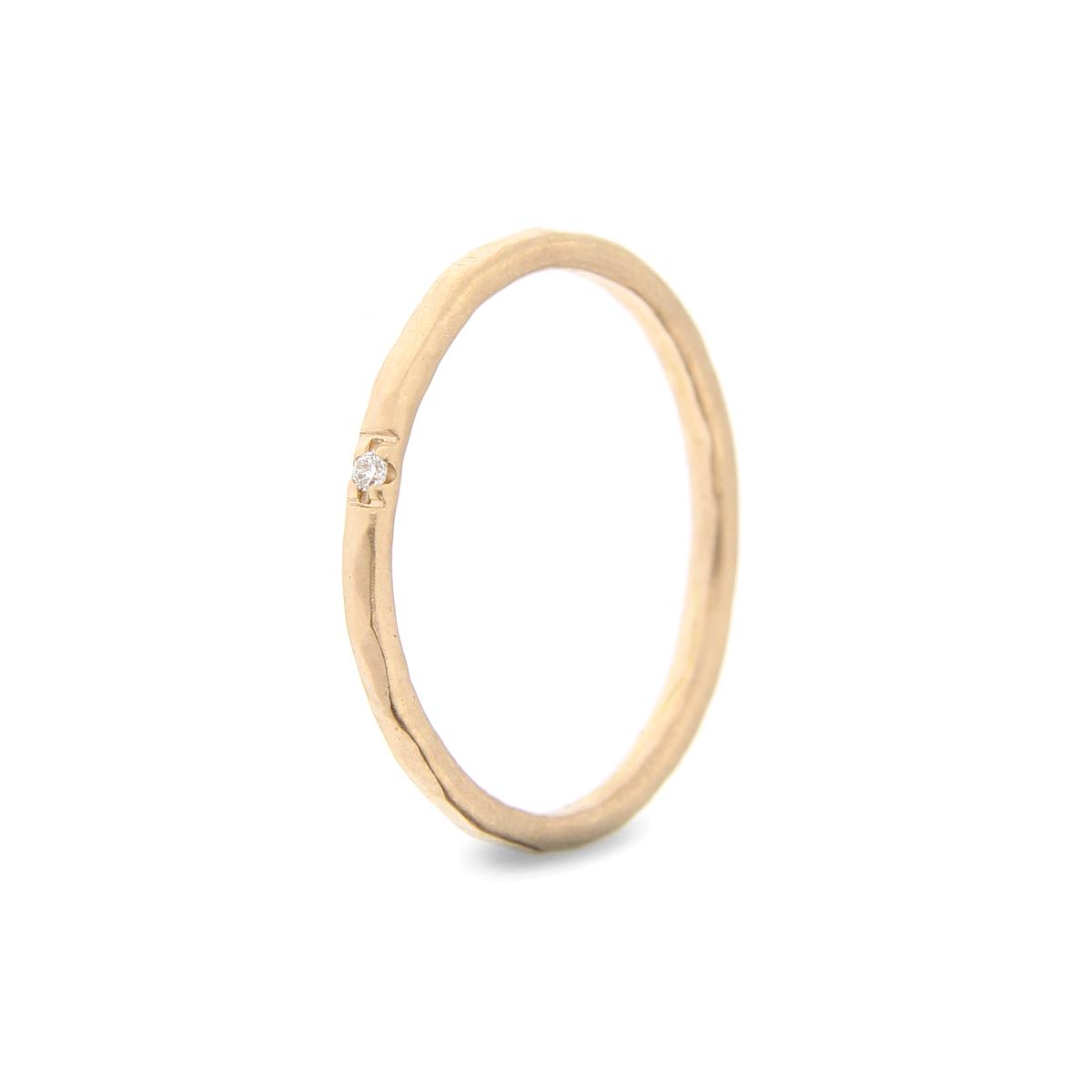 Katie g. Jewellery - Hammered Ring 1,5mm - Rosé Gold 2 + 1 Diamond