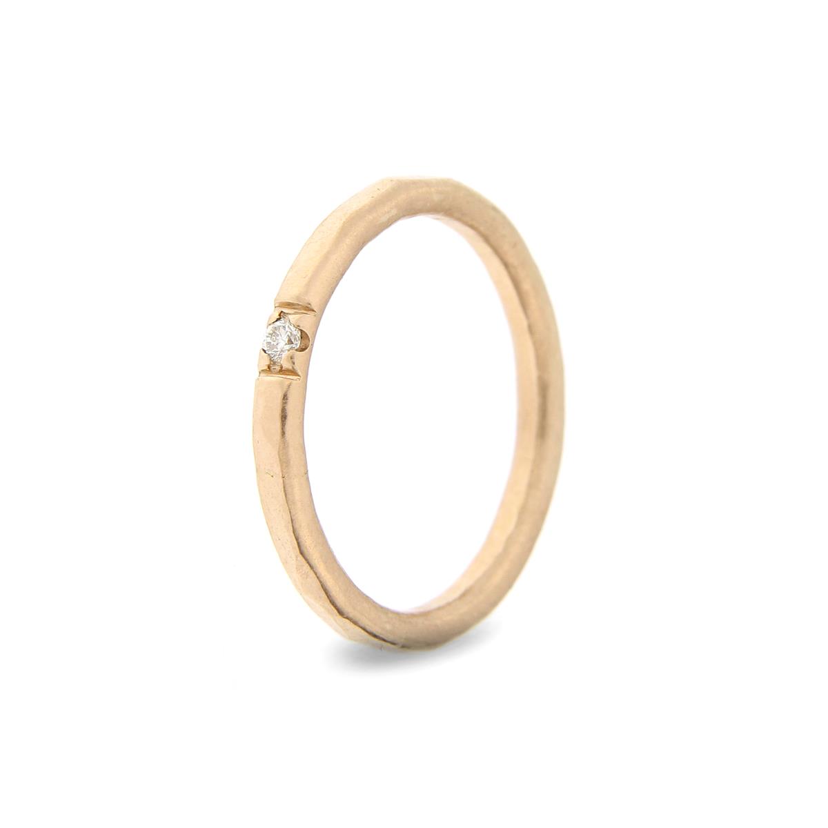 Katie g. Jewellery - Hammered Ring 2,0mm - Rosé Gold 2 + 1 Diamond