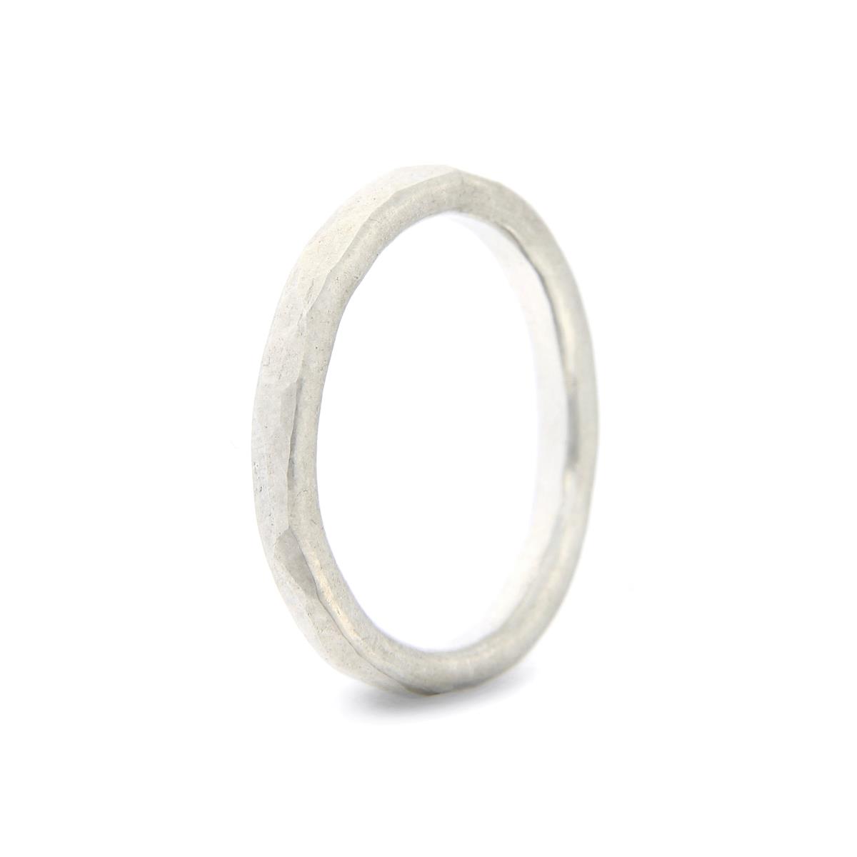 Katie g. Jewellery - Hammered Ring 2,5mm - Silver