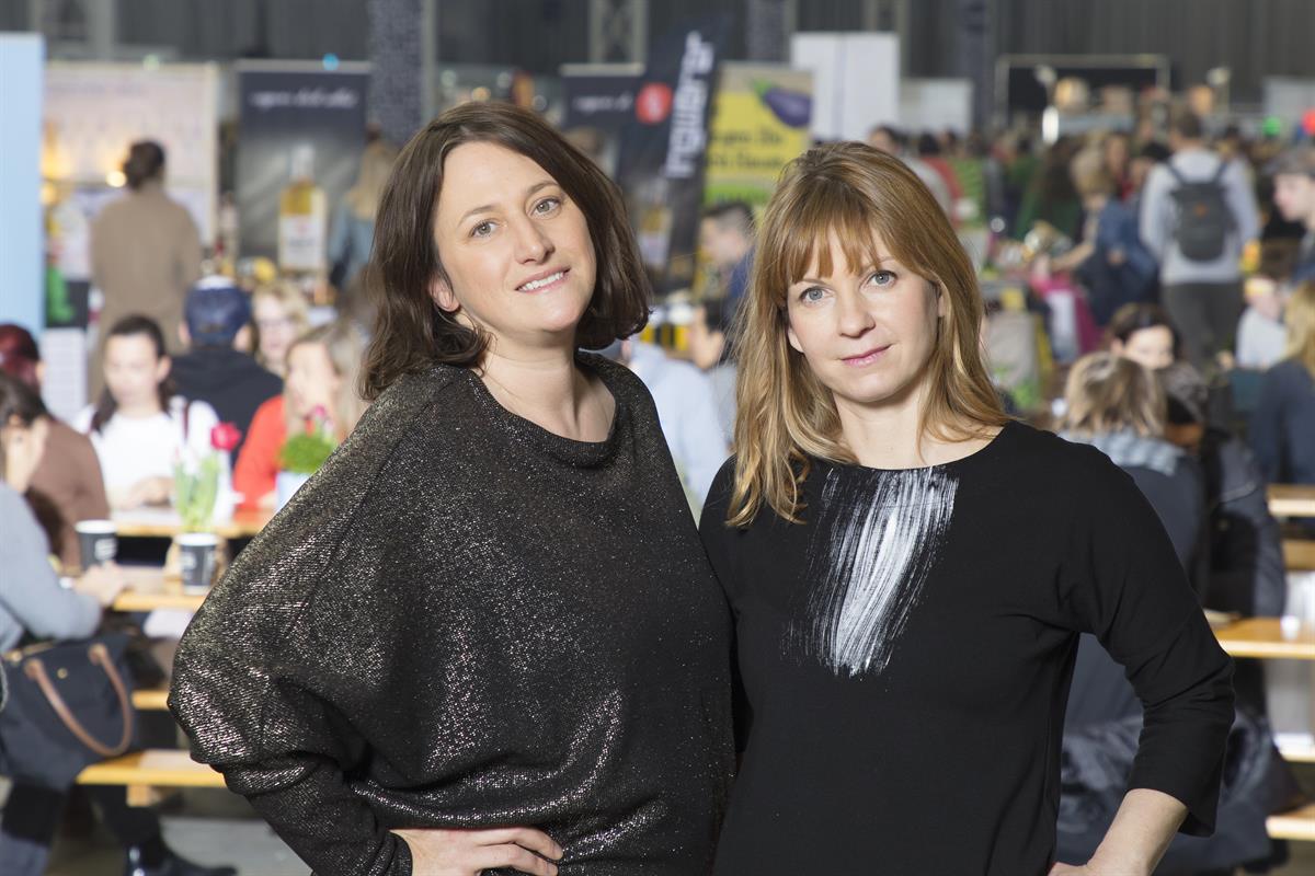 vlnr. Designmarkt Edelstoff - Gründerinnen-Duo Sabine Hofstätter und Simone Aichholzer_1