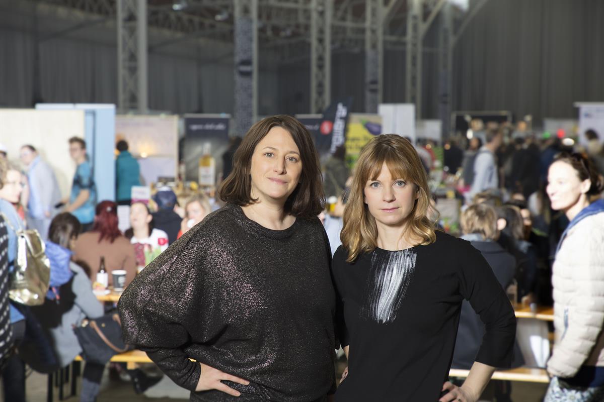 vlnr. Designmarkt Edelstoff - Gründerinnen-Duo Sabine Hofstätter und Simone Aichholzer_2