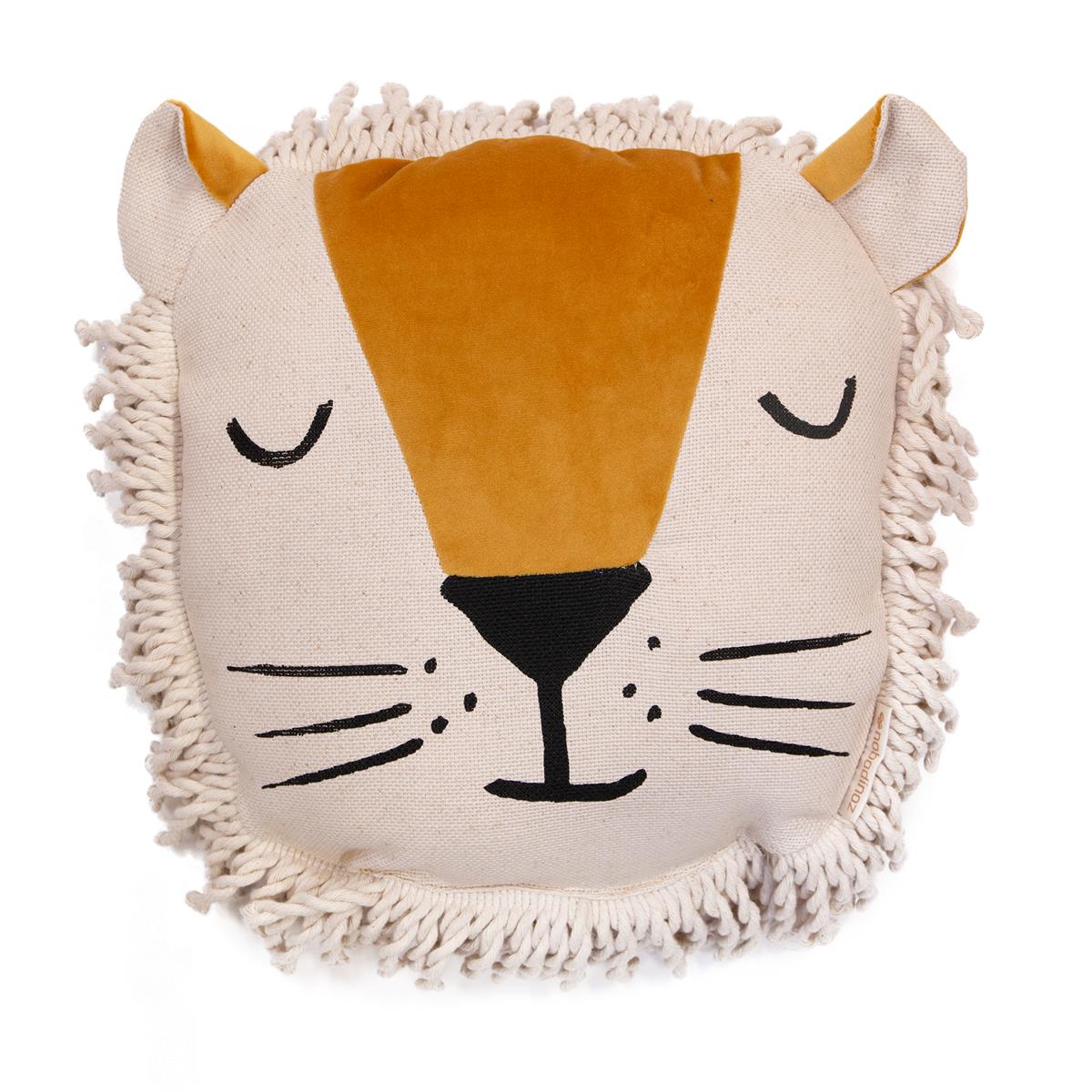 Savanna-lion-velvet-cushion-nobodinoz-€35,95