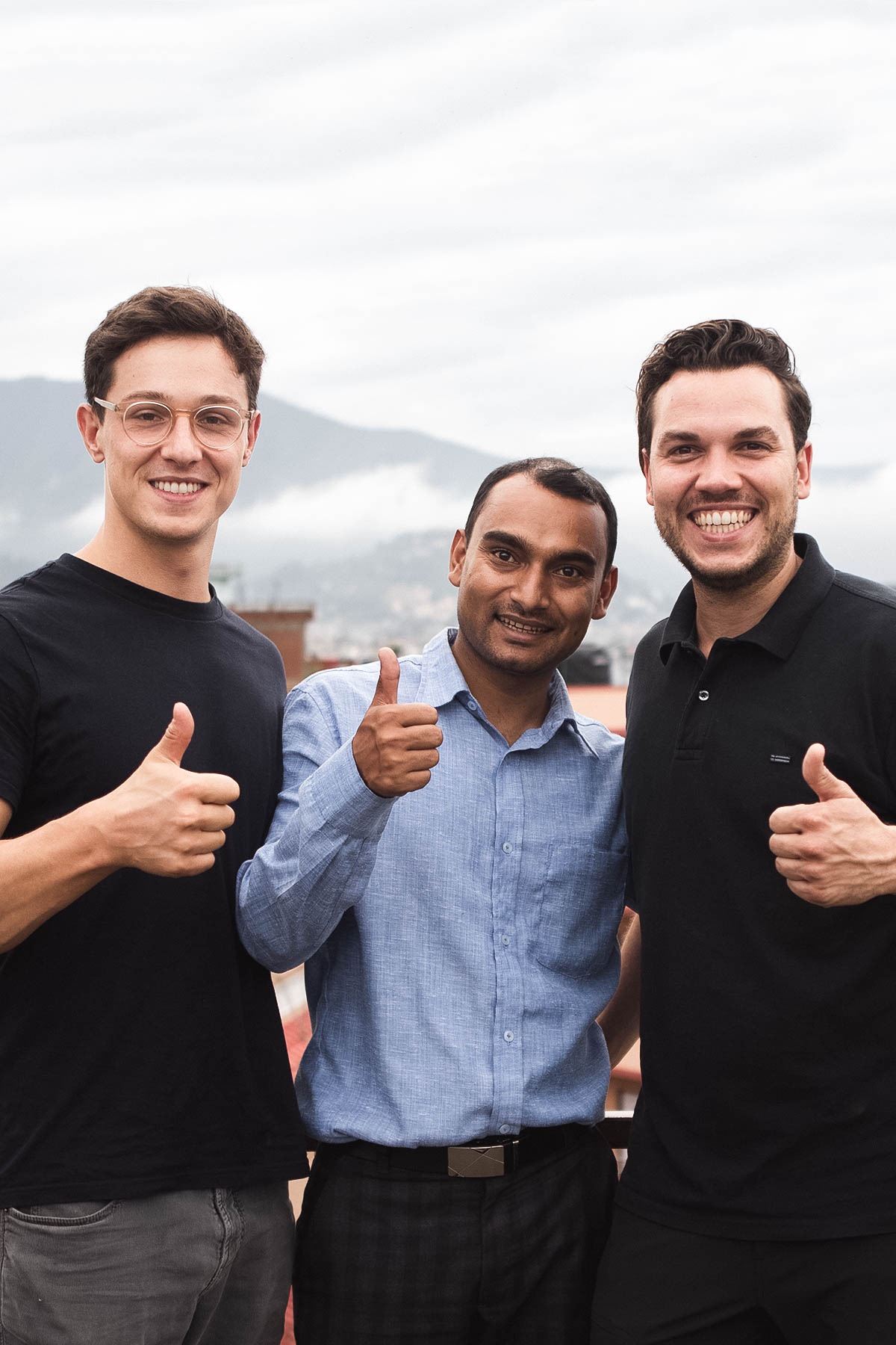 vlnr. MOGLI & MARTINI Gründer Andreas de Martini mit Prakash (Partner in Nepal), MOGLI & MARTINI Gründer Gregor Köstler