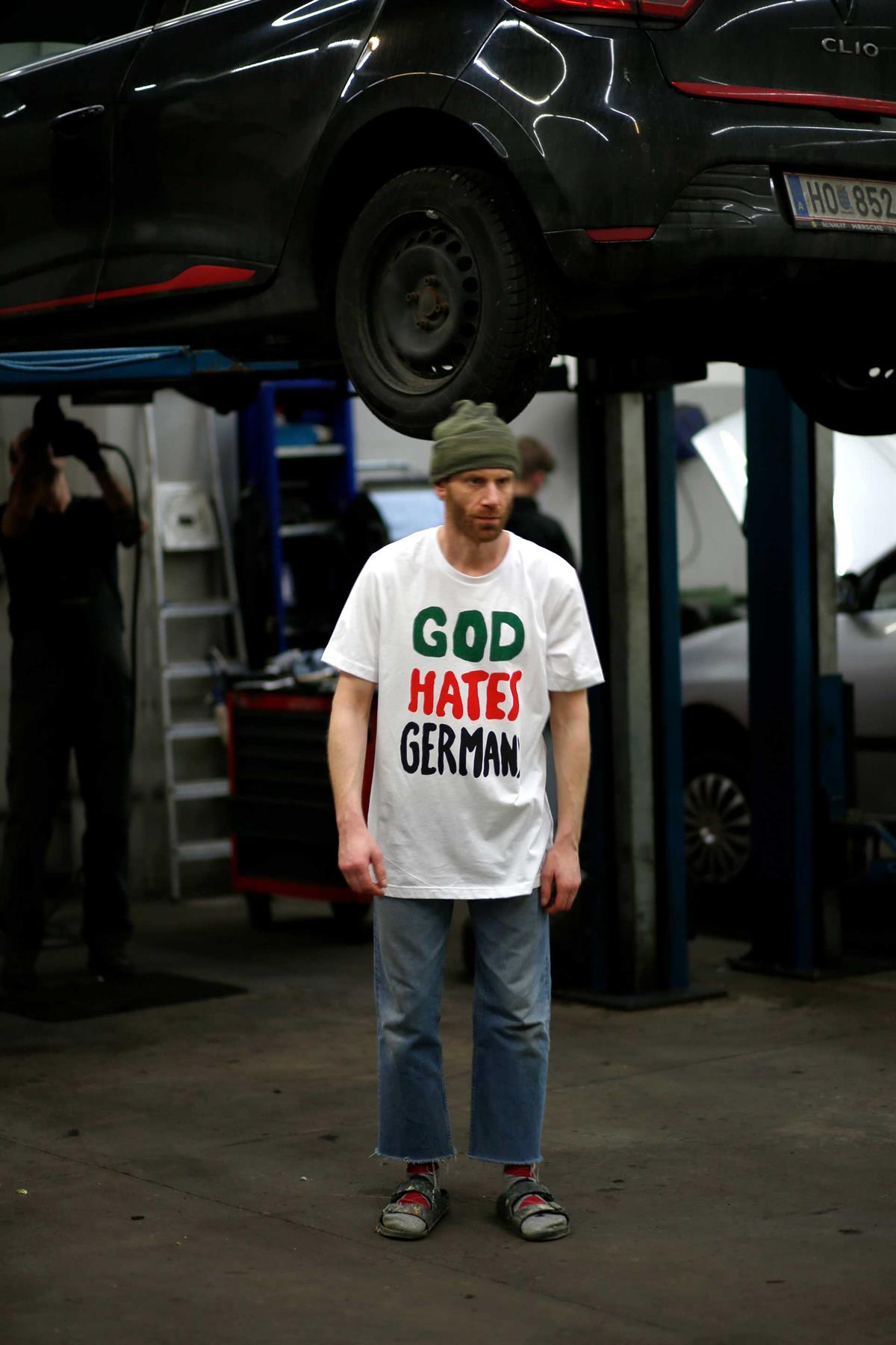 MARTINGRANDITS.COM_GOD HATES GERMANY T-Shirt_EUR 70_3 © Johanna Marousek