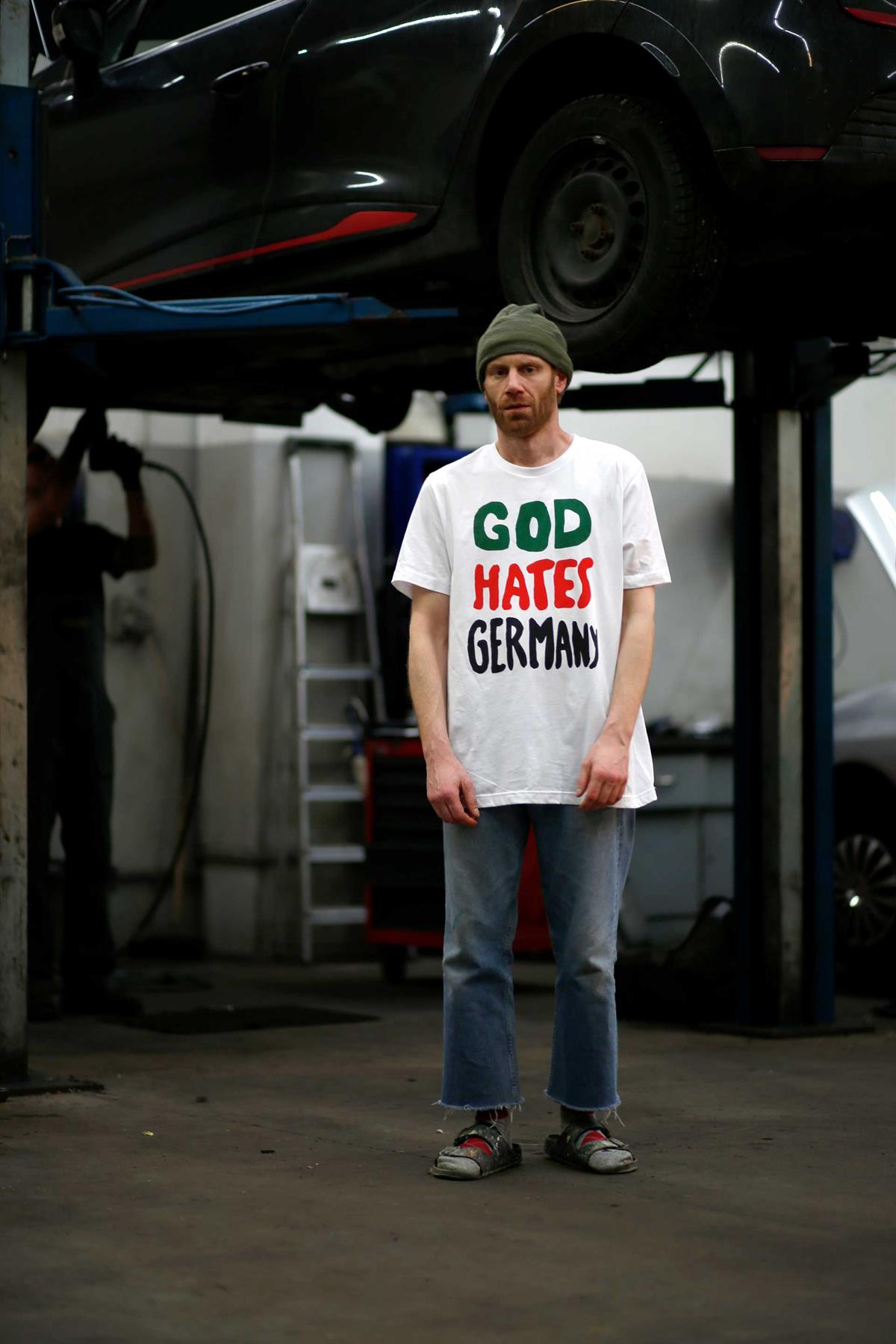 MARTINGRANDITS.COM_GOD HATES GERMANY T-Shirt_EUR 70_2 © Johanna Marousek